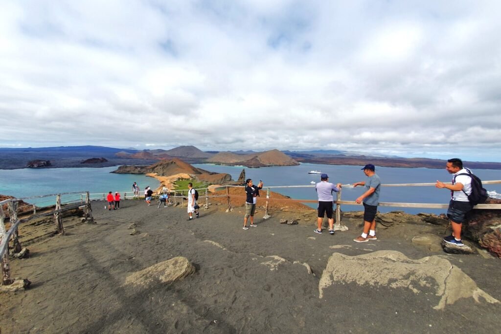 viajes-galapagos-sombrero-chino-island-turismo